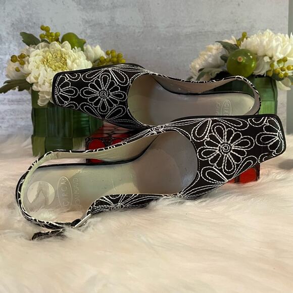 NEW Circa Joan & David Floral Embroidered Flowers Slingback Black White Heels S… - Picture 8 of 16